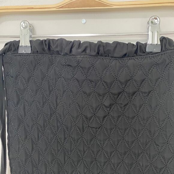 Fabletics Black Quilted Logo Drawstring Bag - Picture 4 of 6